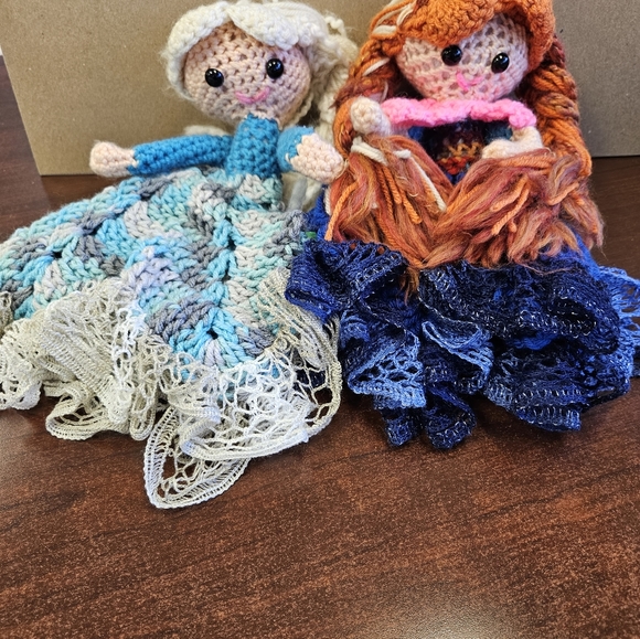 New Elsa and Anna Yarn Dolls From Disney's Frozen - Picture 4 of 4